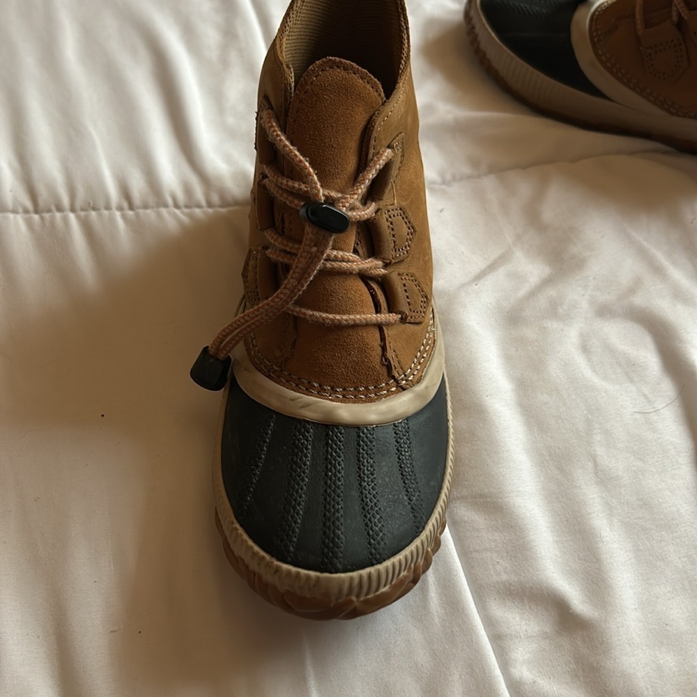 Sorel Tan and Black Laced Waterproof Boots Size 4 - Picture 6 of 11